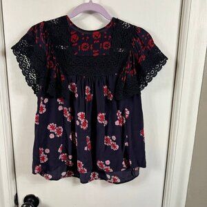 Sea New York crochet trim flutter sleeve colorful loose fit silk blouse.  Sz 0